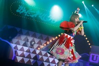 きゃりーぱみゅぱみゅのミニライブの模様。