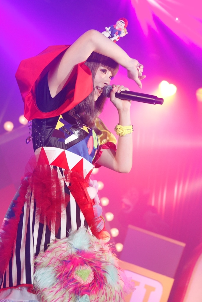 きゃりーぱみゅぱみゅのミニライブの模様。