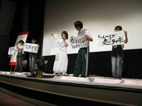 写真は昨年7月に行われた公開授業「書の授業」の様子。