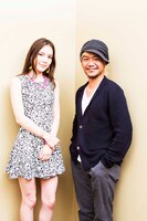 安田レイ（写真左）と玉井健二（右）