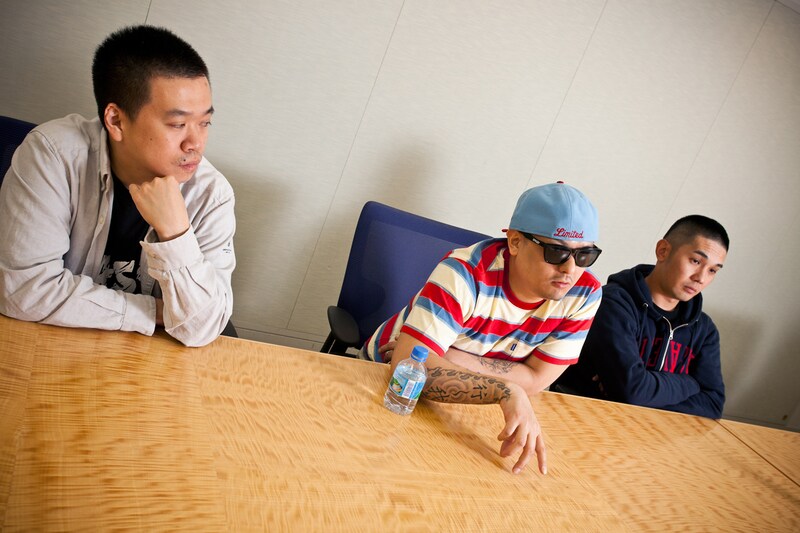 写真左からDJ WATARAI、MACCHO、DJ SN-Z。