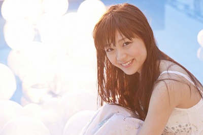 「約束してよ？一緒だよ！」ビデオクリップのワンシーン。