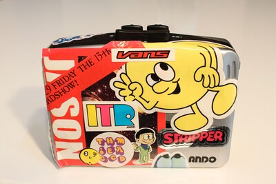 「Illuminations, Satellite Heart / Chill Sounds Series Volume 1」携帯カセットプレイヤー付き仕様