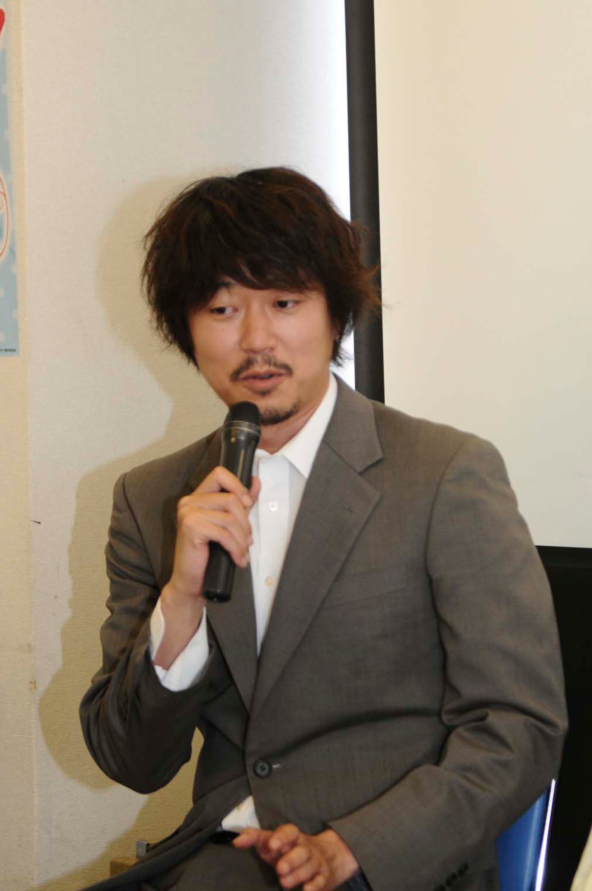 新井浩文