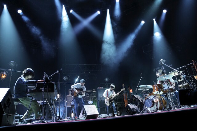 SPECIAL OTHERS「武道館ワンマンライブ～SPE SUMMIT 2013～」の様子。（撮影：KAZUHARU IGARASHI）