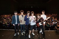 今年の人気の画像10位は「ダイエット大成功！flumpool阪井ビジュアル面で返り咲き」より、「flumpool阪井一生はギタリストに復帰できるのか!? Judgment Day」の様子。（撮影：上飯坂一）