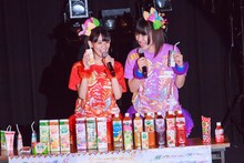 CM「ジャパネットほのか」に挑戦する秋本帆華（写真左）と大黒柚姫（右）。