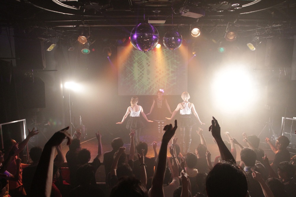 写真は昨日6月30日「Aira Mitsuki ワンマンLiVE in Glad」の様子。