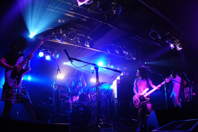 全国ツアー「お友達と行く！沸騰ツアー2013 ～梅雨～」大阪公演の様子。（撮影：Ohagi）