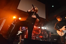 6月30日に東京・Shibuya O-EASTで行われたザ・チャレンジのライブの様子。