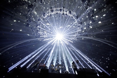 6月28日に東京・日本武道館にて行われた「凛として時雨TOUR 2013 "Dear Perfect" ONEMAN LIVE at 日本武道館 ～10th Tornado Anniversary～」の様子。