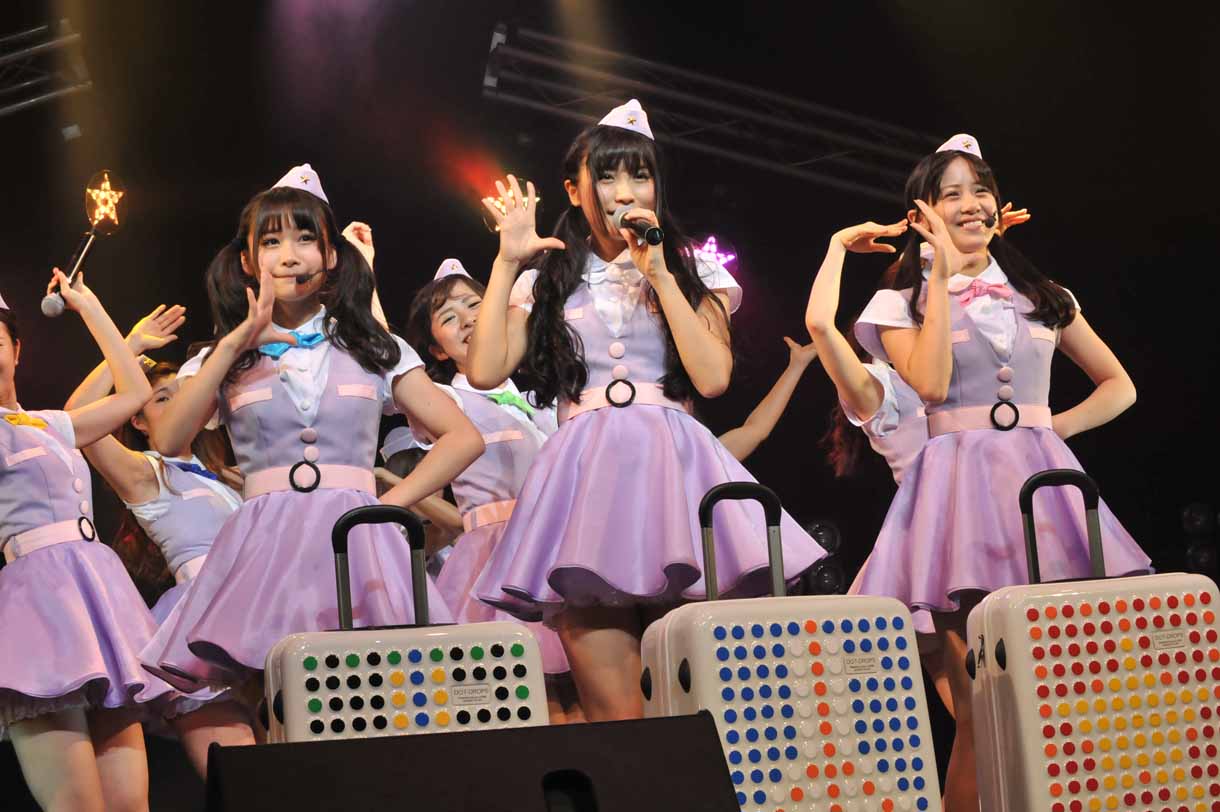 第1部の3曲目「キャンディー・ルーム」の様子。