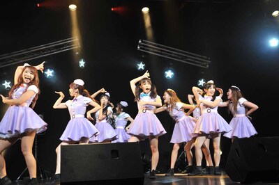 新曲「妄想のハワイ」の様子。