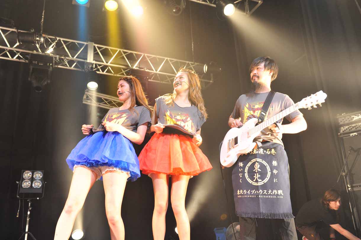 アンコールでは安野勇太がPASSPO☆のTシャツを着て登場。