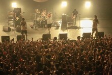 6月27日に東京・SHIBUYA-AXで行われた「ORANGE RANGE SHOWCASE LIVE at SHIBUYA-AX ～New Album『spark』視聴会～」の様子。