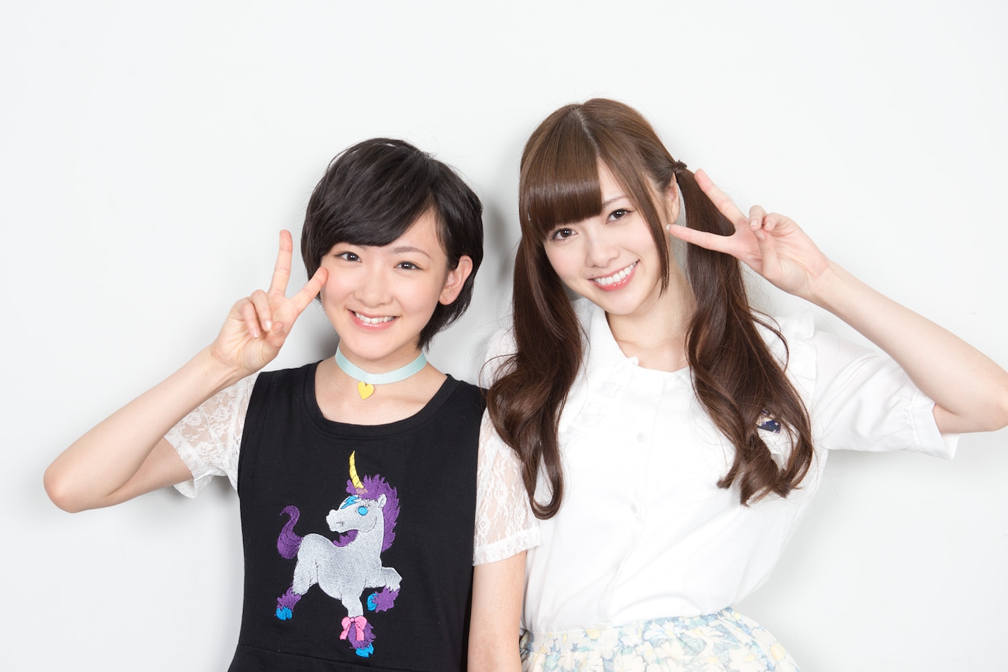 生駒里奈、白石麻衣（左から）