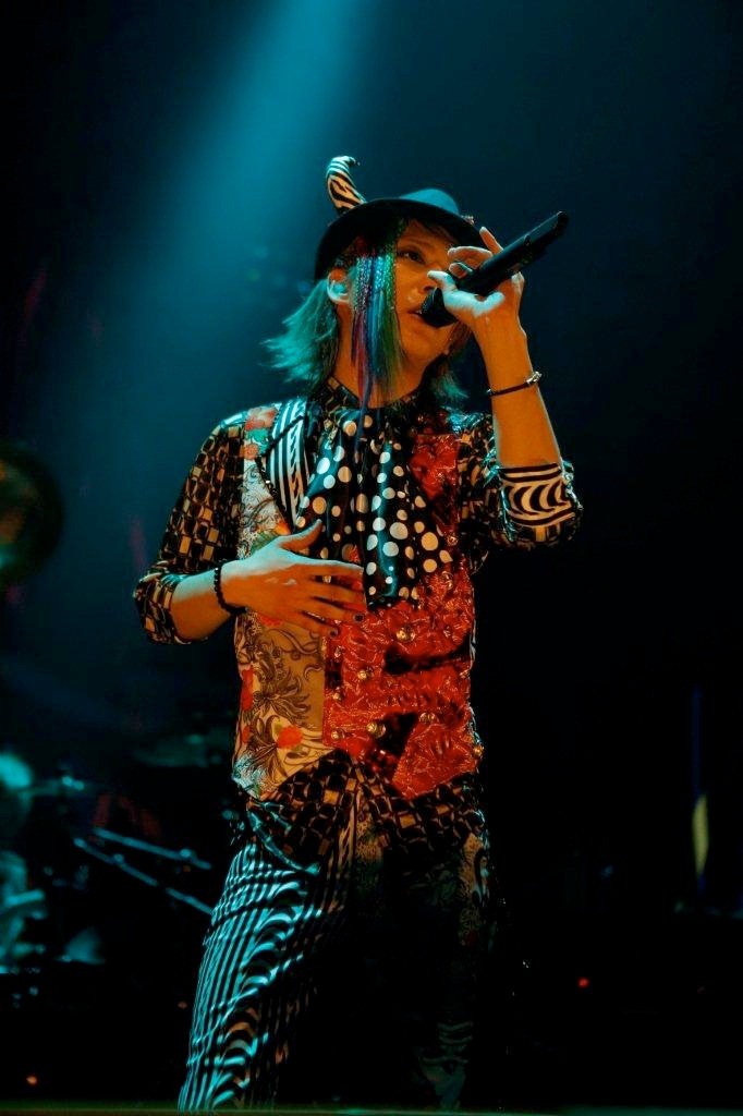 HIKARU.（Vo）（撮影：大塚秀美）