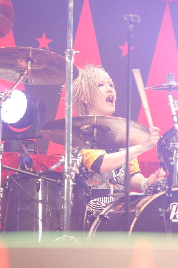 Takeshi（Dr）（撮影：大塚秀美）