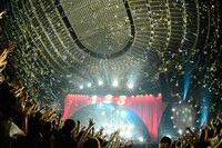 THE BAWDIES「1-2-3 TOUR 2013」大阪城ホール公演の様子。（撮影：橋本塁）