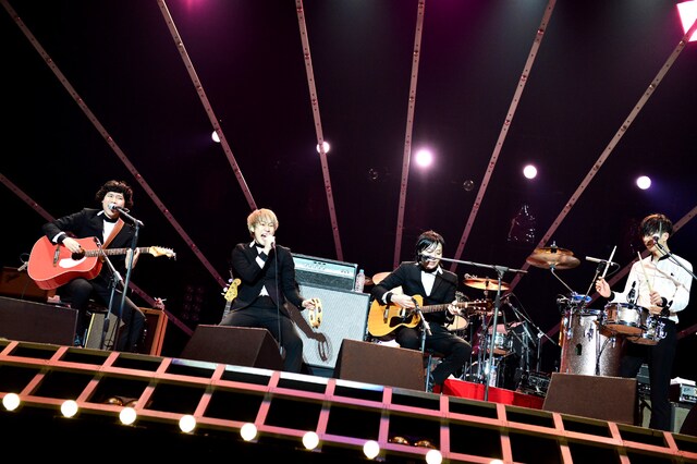 THE BAWDIES（撮影：橋本塁）