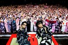 浴衣姿のVAMPS、お台場で海外ライブ＆ベスト盤告知