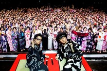 「VAMPS『AHEAD / REPLAY』発売記念～夏だ！浴衣だ！七夕祭り!!～」の様子。（撮影：田中和子）