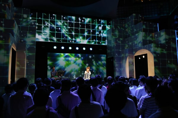 写真はやなぎなぎ「エウアル」発売記念イベントの様子。