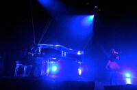 グループ初のバラードとなる新曲を披露するBABYMETAL。 （Photo by Taku Fujii）