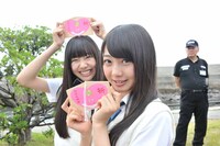 木崎ゆりあと須田亜香里。 (c)AKS