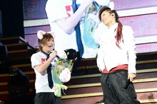 GACKT（右）の誕生日を祝うために駆けつけた鬼龍院翔（左）。