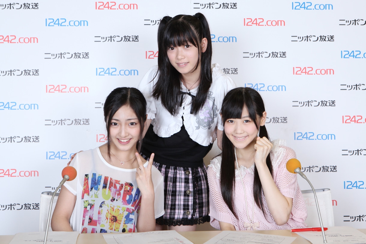 「AKB48グループ研究生のオールナイトニッポンR」でパーソナリティを務めるAKB48グループ研究生。左から相笠萌、山田みずほ、西野未姫。