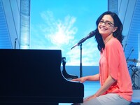 アンジェラ・アキ「夢の終わり 愛の始まり」のオフショット。