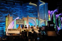 スタッフとトークの流れを確認するTHE BOOM。