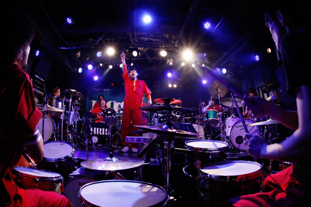 DQS「10 Drummers vs EARTH～アルバム発売記念！爆裂10台ドラム！～」東京・下北沢CLUB Que公演の様子。
