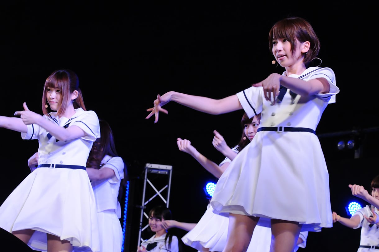 松村沙友理、橋本奈々未（左から） - 乃木坂46、名古屋握手会で初の