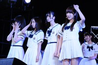 「扇風機」をパフォーマンスする乃木坂46アンダーメンバー。