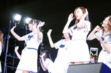 「扇風機」をパフォーマンスする乃木坂46アンダーメンバー。