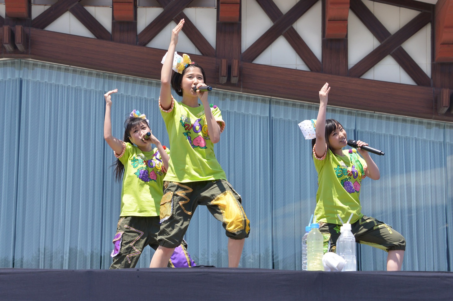 今週の人気の画像5位は「ももクロ、富士急ももクノ2連戦に連勝＆“高城富士”が大噴火」より、“事務所に推されたまい”による「ピンキージョーンズ」の1シーン。