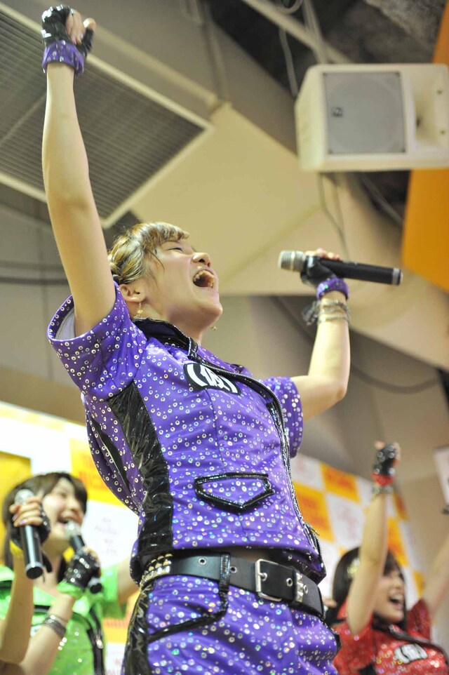 気合いを入れる佐藤綾乃。