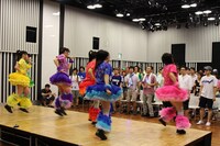 「チームしゃちほこのオールナイトニッポンR」収録スタジオで行われたライブの様子。