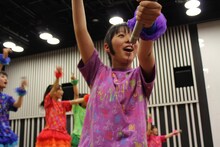 「チームしゃちほこのオールナイトニッポンR」収録スタジオで行われたライブの様子。