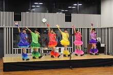 「チームしゃちほこのオールナイトニッポンR」収録スタジオで行われたライブの様子。