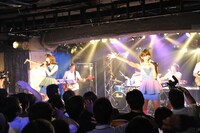 「風は吹くのか!? Vol.4 ～夢にまでみた東京は夜の七時」ステージの模様。