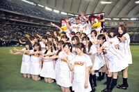 ヒーローインタビュー終了後のフォトセッションより。