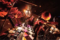 昨日7月8日に東京・下北沢SHELTERにて行われたライブ「NAMPAの日 ～終演後は自己責任で～」の様子。