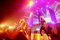 「THE INDEPENDENT KING TOUR 2013」の模様。