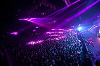 「THE INDEPENDENT KING TOUR 2013」の模様。