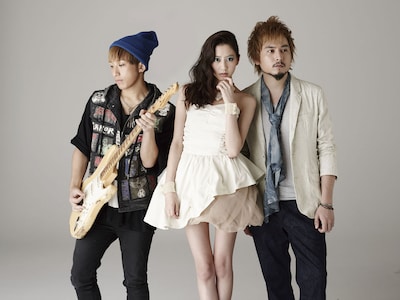 左からKenJi03、河北麻友子、SoulJa。