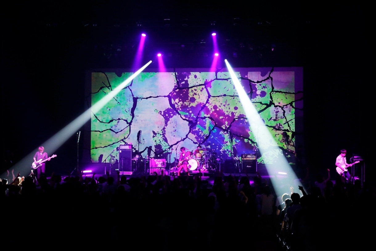 「new balance presents NICO Touches the Walls TOUR 2013"Shout to the Walls!"」NHKホール公演の様子。（撮影：上飯坂一）