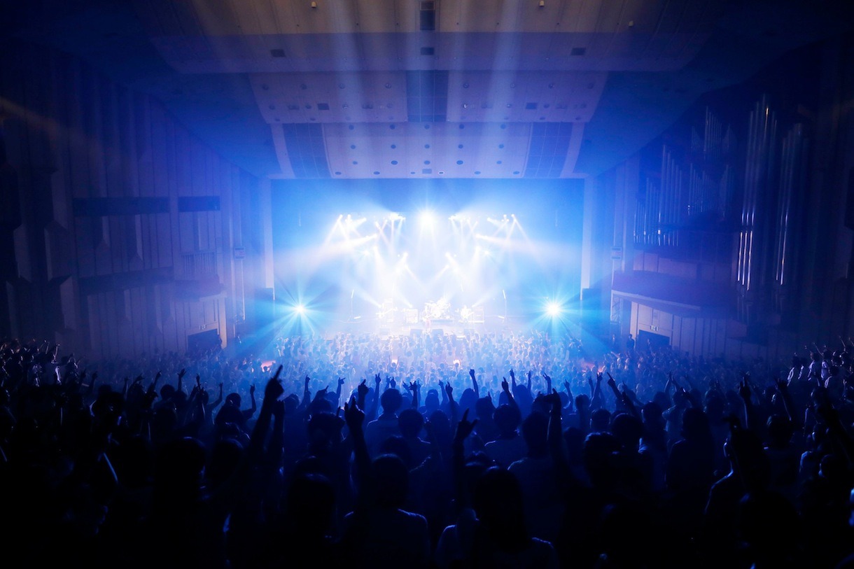 「new balance presents NICO Touches the Walls TOUR 2013"Shout to the Walls!"」NHKホール公演の様子。（撮影：上飯坂一）